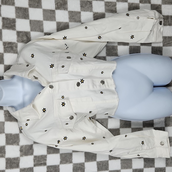Angel Kiss Jackets & Blazers - Angel Kiss daisy jean jacket crop denim L Large white daisy flower embroidered